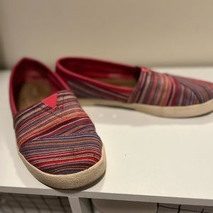Woman’s Toms size 8